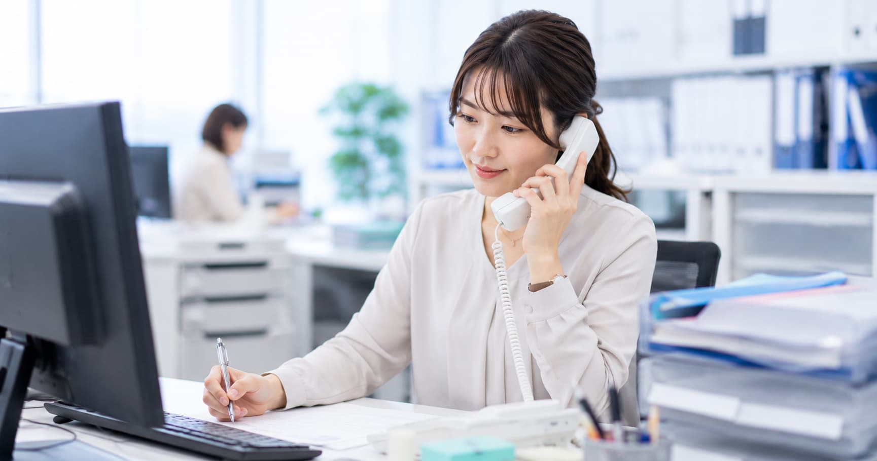 本社の正社員 Webマーケ・企画 接客・販売・サービスの求人情報イメージ1